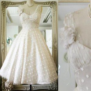 Pinup Vintage 50s Inspired Wedding Dress 18